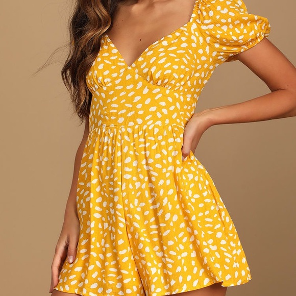 EUC (xs) Lulu’s Yellow Polkadot Romper - Picture 1 of 5
